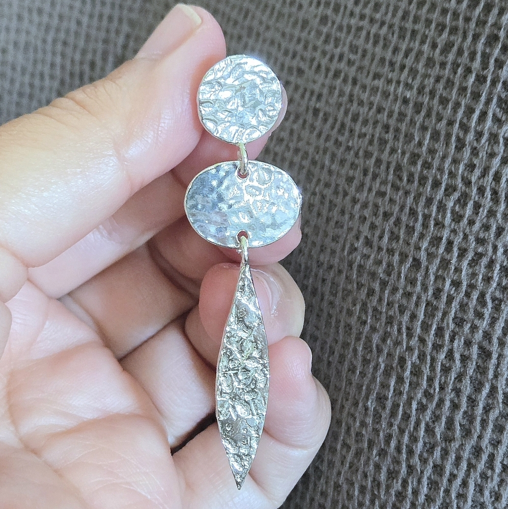 Noa Zuman Silver🤍 Hammered🔨 Geometric📐 Dangle Earrings - Picture 12 of 15